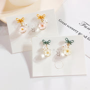 スタッドピアス レディース 女性用 アクセサリー 揺れる フェイクパール お花 フラワー リボンモチーフ ちょうちょ結び カジュアル ナチュラル 大人かわいい キュート おしゃれ 耳飾り 普段使い 婦人 普段使い ファッション小物 プレゼント 贈り物 ギフト 誕生日 記念日 お出かけ プチギフト 記念日 グリーン 緑 オレンジ ピンク グレー 灰