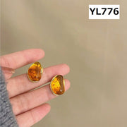 スタッドピアス アクセサリー 琥珀色 アンバーカラー レディース 女性用 ファッション小物 変形 ハート スクエア オーバル おしゃれ プレゼント ギフト 誕生日 記念日 通勤 オフィスファッション