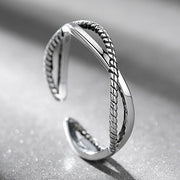 指輪 オープンリング レディース アクセサリー 2連風 重ね付け風 ダブルライン クロス レトロ調 上品 華奢 細身 シンプル きれいめ カジュアル プレゼント ギフト 贈り物 お祝い 記念日 誕生日 デート パーティー 入学 卒業 結婚式 OL オフィス お呼ばれ お出かけ デイリー 普段使い ファッション小物 かわいい おしゃれ フェミニン エレガント 女性 シルバーカラー