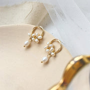 ピアス 両耳用 スタッドピアス アクセサリー レディース 女性 婦人 フェイクパール 揺れる リング おしゃれ かわいい ギフト プレゼント 贈り物