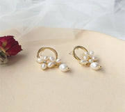 ピアス 両耳用 スタッドピアス アクセサリー レディース 女性 婦人 フェイクパール 揺れる リング おしゃれ かわいい ギフト プレゼント 贈り物