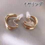 ピアス イヤリング レディース アクセサリー 女性用 金色 ゴールドカラー 可愛い おしゃれ シンプル リングピアス 記念日 誕生日 プレゼント 贈り物 ギフト ファッション小物