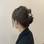 ヘアクリップ バンスクリップ レディース 女性 ヘアアクセサリー 模様 ドット グラデーションカラー 髪留め 髪飾り まとめ髪 ヘアアレンジ 簡単 ハーフサイズ 小さめ かわいい 華やか シンプル キュート お出かけ 通勤 オフィス 黒 ピンク 白 紫
