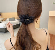 バレッタ ヘアクリップ 髪飾り 髪留め 女性 レディース ヘアアクセサリー ファッション小物 ヘアアレンジ ふんわり シフォン 透け感 ヘアピン おしゃれ かわいい 上品 シンプル きれいめ お出かけ ギフト プレゼント パーティ お呼ばれ オフホワイト カーキ 黒