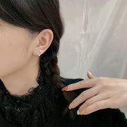 スタッドピアス レディース 女性用 ラインストーン 小ぶり 四角 スクエア シルバーカラー おしゃれ かわいい プレゼント ギフト キラキラ 誕生日 結婚式 お呼ばれ