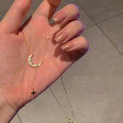 ネックレス ペンダント 首飾り レディース 女性 アクセサリー 月 ムーン 星 スター チェーン 華奢 かわいい おしゃれ キュート キラキラ 揺れる ゆらゆら プレゼント ギフト 贈り物 金色 銀色
