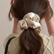 シュシュ ヘアゴム ヘアアクセサリー レディース ボリューム 大きめ 存在感 光沢感 サテン調 髪飾り 髪留め まとめ髪 おしゃれ かわいい ヘアアレンジ 大人上品 お出かけ オフィス フェミニン 女性用