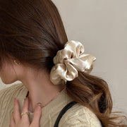 シュシュ ヘアゴム ヘアアクセサリー レディース ボリューム 大きめ 存在感 光沢感 サテン調 髪飾り 髪留め まとめ髪 おしゃれ かわいい ヘアアレンジ 大人上品 お出かけ オフィス フェミニン 女性用