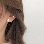 ピアス 両耳用 スタッドピアス アクセサリー レディース 女性 蝶々 アシンメトリー 華奢 シンプル かわいい おしゃれ ギフト プレゼント 贈り物