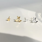 ピアス 両耳用 スタッドピアス アクセサリー レディース 女性 蝶々 アシンメトリー 華奢 シンプル かわいい おしゃれ ギフト プレゼント 贈り物