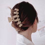 ヘアクリップ バンスクリップ レディース ヘアアクセサリー 大きめ シンプル 無地 マットカラー くすみカラー 髪飾り 髪留め まとめ髪 ヘアアレンジ 可愛い おしゃれ カジュアル デイリー 普段使い お出かけ 髪かざり 髪どめ ファッション小物 雑貨 ワニクリップ 女性 単色 オレンジ ベージュ ホワイト ブラウン グリーン