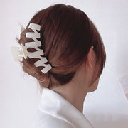 ヘアクリップ バンスクリップ レディース ヘアアクセサリー 大きめ シンプル 無地 マットカラー くすみカラー 髪飾り 髪留め まとめ髪 ヘアアレンジ 可愛い おしゃれ カジュアル デイリー 普段使い お出かけ 髪かざり 髪どめ ファッション小物 雑貨 ワニクリップ 女性 単色 オレンジ ベージュ ホワイト ブラウン グリーン