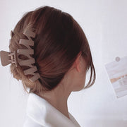 ヘアクリップ バンスクリップ レディース ヘアアクセサリー 大きめ シンプル 無地 マットカラー くすみカラー 髪飾り 髪留め まとめ髪 ヘアアレンジ 可愛い おしゃれ カジュアル デイリー 普段使い お出かけ 髪かざり 髪どめ ファッション小物 雑貨 ワニクリップ 女性 単色 オレンジ ベージュ ホワイト ブラウン グリーン