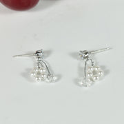 スタッドピアス フェイクパール アクセサリー ラインストーン 揺れる 小さめ 小ぶり レディース 女性 シルバーカラー シンプル おしゃれ かわいい キュート フェミニン 上品 デイリー 婦人用