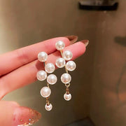 スタッドピアス ロングピアス レディース 女性用 アクセサリー 耳飾り フェイクパール おしゃれ 上品 エレガント 華やか きれいめ 可愛い おでかけ 結婚式 パーティー ギフト プレゼント 贈り物