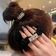 シュシュ ヘアゴム 髪ゴム レディース 女性 ヘアアクセサリー 髪留め 髪飾り まとめ髪 ビジュー スクエア キラキラ シンプル 仕事 職場 ブラック 黒 ブラウン 茶 大人 使いまわし お洒落 かわいい ファッション小物 入学式 卒業式