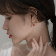 ピアス フープピアス レディース 女性 アクセサリー スクエア フェイクパール パール調 シンプル 上品 おしゃれ かわいい 普段使い お出かけ ギフト プレゼント 婦人用