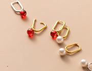 ピアス フープピアス レディース 女性 アクセサリー スクエア フェイクパール パール調 シンプル 上品 おしゃれ かわいい 普段使い お出かけ ギフト プレゼント 婦人用