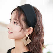 カチューシャ レディース 女性 ヘアアクセサリー ファッション雑貨 幅広 ヘアバンド風 ヘッドバンド風 無地 ブラック オフホワイト ピンク かわいい キュート フェミニン シック おしゃれ