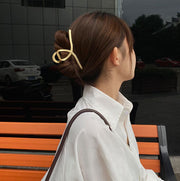 バンスクリップ ヘアクリップ レディース 大人 ヘアアクセサリー 髪留め シンプル 大きめ しっかり クロス ツイスト ゴールドカラー 髪飾り まとめ髪 ヘアアレンジ カジュアル おしゃれ お洒落 普段使い デイリー 女性 婦人 彼女 妻 友達 ギフト 贈り物 母の日 敬老の日 ホワイトデー