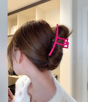 バンスクリップ ヘアクリップ レディース 大人 ヘアアクセサリー シンプル 大きめ しっかり クロス マットカラー 髪留め 髪飾り まとめ髪 ヘアアレンジ つや消し くすみカラー カジュアル おしゃれ お洒落 レトロ感 普段使い デイリー 女性 婦人 彼女 妻 友達 ギフト 贈り物 母の日 敬老の日 ホワイトデー