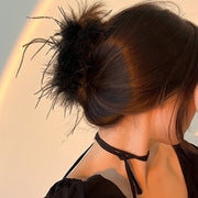 バンスクリップ ヘアクリップ レディース 女性 ヘアアクセサリー ファッション雑貨 フェイクフェザー ふわふわ ボリューム 大きめ ホワイト ブラック 華やか かわいい キュート おしゃれ