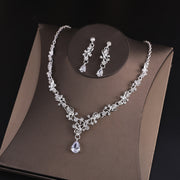 ネックレス ピアス イヤリング 2点セット アクセサリー レディース 女性用 ラインストーン キラキラ フラワー 華やか おしゃれ ゴージャス ドレス パーティー きれいめ 可愛い シルバーカラー