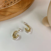 スタッドピアス バックキャッチピアス レディース 女性用 アクセサリー 耳飾り フェイクパール U型 おしゃれ かわいい 上品 エレガント 大人女子 おでかけ 通勤 オフィス 普段使い ギフト プレゼント 贈り物 ゴールドカラー