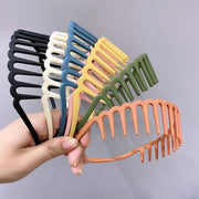 カチューシャ コーム付き レディース ヘアアクセサリー 髪飾り 前髪留め ヘアアレンジ ウェーブ 無地 シンプル おしゃれ ファッション小物