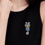 ブローチ レディース アクセサリー コサージュ ピンバッジ ストーン 猫モチーフ ネコ 子猫 キラキラ 可愛い ギフト