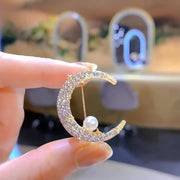 ブローチ レディース 女性 アクセサリー ファッション雑貨 三日月 星 ムーン スター ラインストーン フェイクパール シルバーカラー ゴールドカラー キラキラ フェミニン 華やか 可愛い キュート おしゃれ プレゼント ギフト