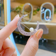 ブローチ レディース 女性 アクセサリー ファッション雑貨 三日月 星 ムーン スター ラインストーン フェイクパール シルバーカラー ゴールドカラー キラキラ フェミニン 華やか 可愛い キュート おしゃれ プレゼント ギフト