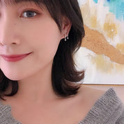 フープピアス レディース サークル リングタイプ 女性用 アクセサリー  シルバーカラー ラインストーン キラキラ 揺れる 高見え 高級感 耳飾り キャッチ不要 おしゃれ 大人可愛い プレゼント 婦人 パーティー カジュアル 普段使い 誕生日 プレゼント ギフト 贈り物 記念日 お出かけ 婦人用 ファッション小物 オフィス OL 会社 上品 エレガント 華やか 豪華 結婚式 2次会 結婚式
