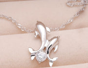 ペンダントトップ ペンダントヘッド ネックレスチャーム 首飾り レディース 女性 アクセサリー ファッション小物 ラインストーン イルカ ストーン おしゃれ きれいめ 上品 キラキラ かわいい シンプル お出かけ ギフト プレゼント 誕生日 記念日 パーティ 銀色 紫