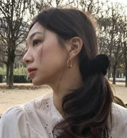 シュシュ ヘアゴム レディース 女性 ヘアアクセサリー 髪飾り まとめ髪 ベロア調 ツヤ感 大人女子 上品 かわいい おしゃれ 無地 ヘアアレンジ 大人可愛い