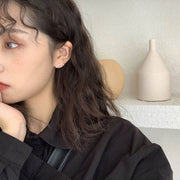 スタッドピアス レディース アクセサリー アシンメトリー 非対称 U字 曲線 チェーン シンプル 華奢 細身 上品 カジュアル フォーマル プレゼント ギフト 贈り物 お祝い 記念日 誕生日 デート 女子会 パーティー 入学 卒業 お呼ばれ お出かけ デイリー 普段使い かわいい おしゃれ エレガント OL オフィス 女性 シルバーカラー