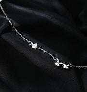 ブレスレット 腕輪 アクセサリー レディース 女性 婦人用 アズキチェーン かわいい キュート 細め シルバーカラー ラインストーン 蝶 バタフライ アジャスター フラワー ファッション小物