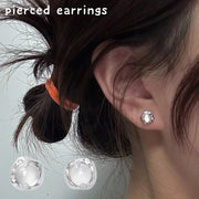 スタッドピアス ピアス レディース 女性 アクセサリー 耳飾り ラインストーン 半透明 シンプル 上品 おしゃれ きれいめ プレゼント ギフト 贈り物 デイリー フォーマル 両耳用 銀色 白