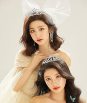 ティアラ レディース 女性 ヘアアクセサリー ヘッドドレス 髪飾り ラインストーン 花嫁 ウェディング 結婚式 披露宴 花嫁 ブライダル かわいい おしゃれ キラキラ 上品 エレガント ウエディング 撮影 記念日 発表会 演奏会 舞台 挙式 パーティー コスプレ イベント
