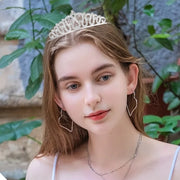 ティアラ レディース 女性 ヘアアクセサリー ヘッドドレス 髪飾り ラインストーン 花嫁 ウェディング 結婚式 披露宴 花嫁 ブライダル かわいい おしゃれ キラキラ 上品 エレガント ウエディング 撮影 記念日 発表会 演奏会 舞台 挙式 パーティー コスプレ イベント