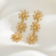 スタッドピアス クリップイヤリング レディース アクセサリー 女性用 フラワー 花 3連 揺れる 垂れる ロング おしゃれ かわいい 大人可愛い 上品 フェミニン ガーリー ギフト プレゼント 贈り物 お出かけ デート