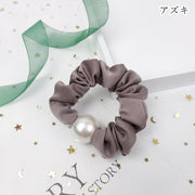 シュシュ ヘアゴム 髪ゴム レディース 女性 ヘアアクセサリー ファッション雑貨 フェイクパール 無地 オフホワイト ブラック ピンク シンプル カジュアル かわいい キュート フェミニン ガーリー フォーマル