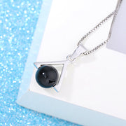 ペンダントトップ ペンダントヘッド レディース アクセサリー プレゼント 誕生日 シンプル 小さめ ブラック ストーン ボール 三角 トライアングル 小ぶり 華奢 天然石風 宝石風 シルバーカラー 普段使い お呼ばれ お出かけ 上品 おしゃれ 女性 彼女 妻 嫁 大人女子 婦人 ガールズ ギフト 贈り物 記念日 母の日