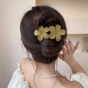 ヘアクリップ レディース 女性 ヘアアクセサリー 髪飾り 髪留め 花 フラワー 大きめ 存在感 かわいい おしゃれ お出かけ カジュアル 普段使い