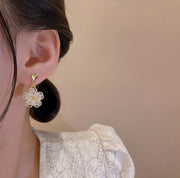 ピアス スタッドピアス レディース 女性 アクセサリー 揺れる フラワー お花 ハート ラインストーン おしゃれ 可愛い ファッション小物
