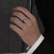 指輪 オープンリング メンズ 男性 アクセサリー ファッションリング ねじり カジュアル シンプル お洒落 かっこいい お出かけ 普段使い デイリー 贈り物 誕生日 ギフト プレゼント ファッション小物 フリーサイズ