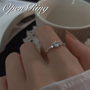 オープンリング 指輪 レディース 女性 アクセサリー ラインストーン 上品 きれいめ お洒落 大人可愛い お出かけ 普段使い デイリー 贈り物 誕生日 ギフト プレゼント ファッション小物 フリーサイズ