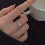 オープンリング 指輪 レディース 女性 アクセサリー ラインストーン 上品 きれいめ お洒落 大人可愛い お出かけ 普段使い デイリー 贈り物 誕生日 ギフト プレゼント ファッション小物 フリーサイズ