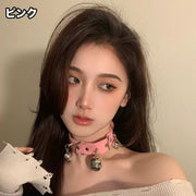チョーカー 首飾り レディース ネックレス アクセサリー レザー調 フェイクレザー 鈴 女性用 婦人用 幅広 おしゃれ パンク カッコいい