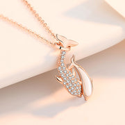 ネックレス ペンダント レディース 女性 アクセサリー チェーン イルカ ラインストーン キラキラ シルバーカラー ゴールドカラー おしゃれ 可愛い 首飾り お出かけ 普段使い ギフト プレゼント ファッション小物